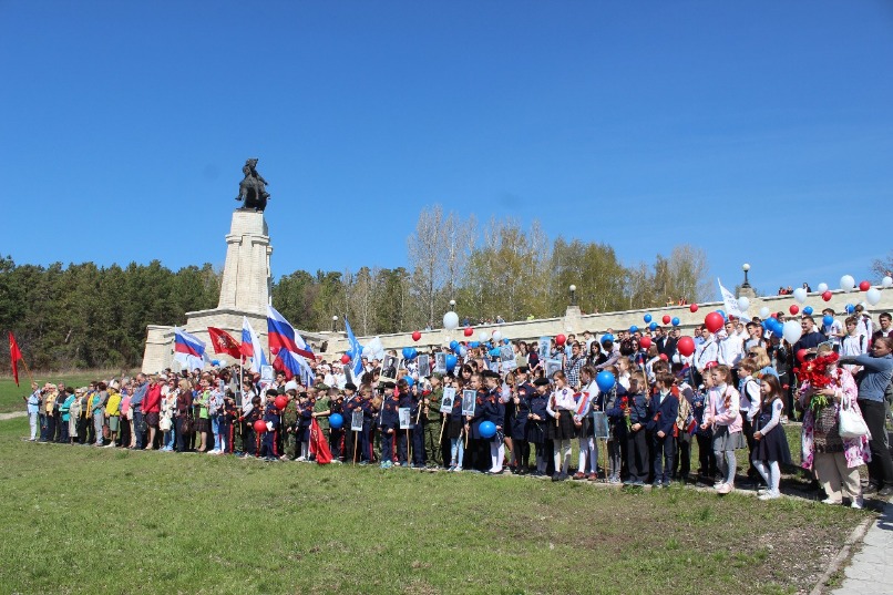 Праздничный митинг, который ежегодно проводит тольяттинское отделение ВПП "Единая Россия" - ещё одна добрая традиция, приуроченная ко Дню Победы.