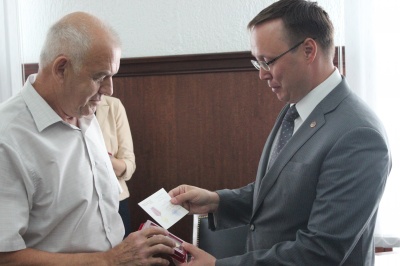 Заседание тольяттинского парламента 6 июля началось с награждения 