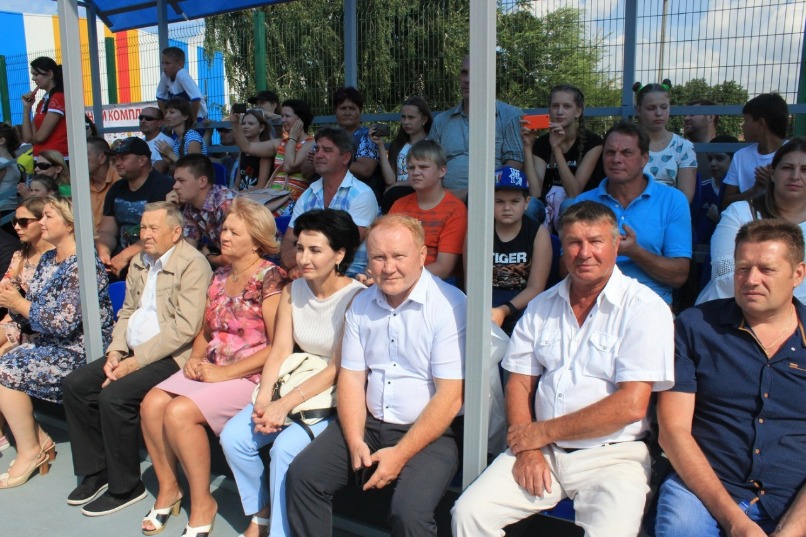 На открытие стадиона «Труд» собрались тысячи тольяттинцев.
