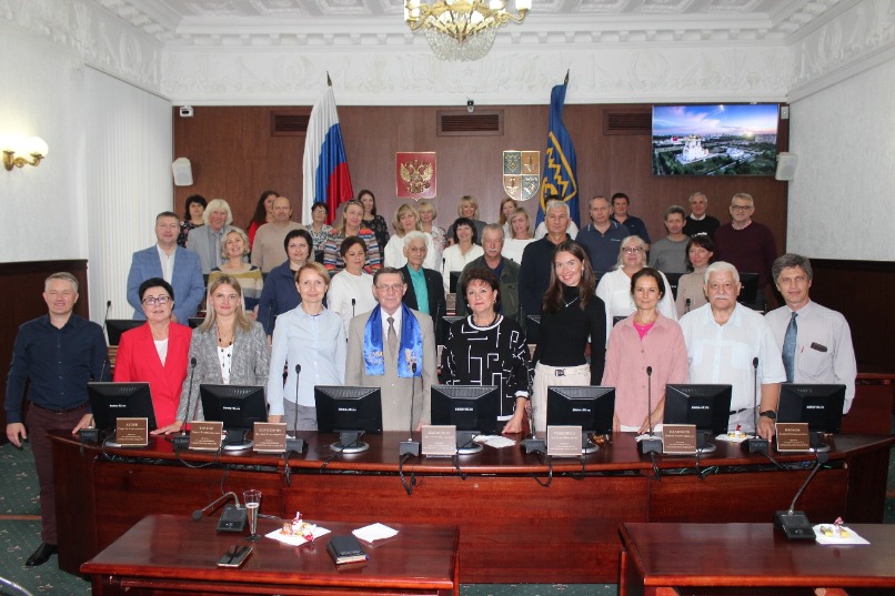 Фото на память с председателем Думы VII созыва Н.И. Остудиным.