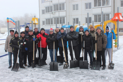 Тольяттинские депутаты вышли на уборку снега