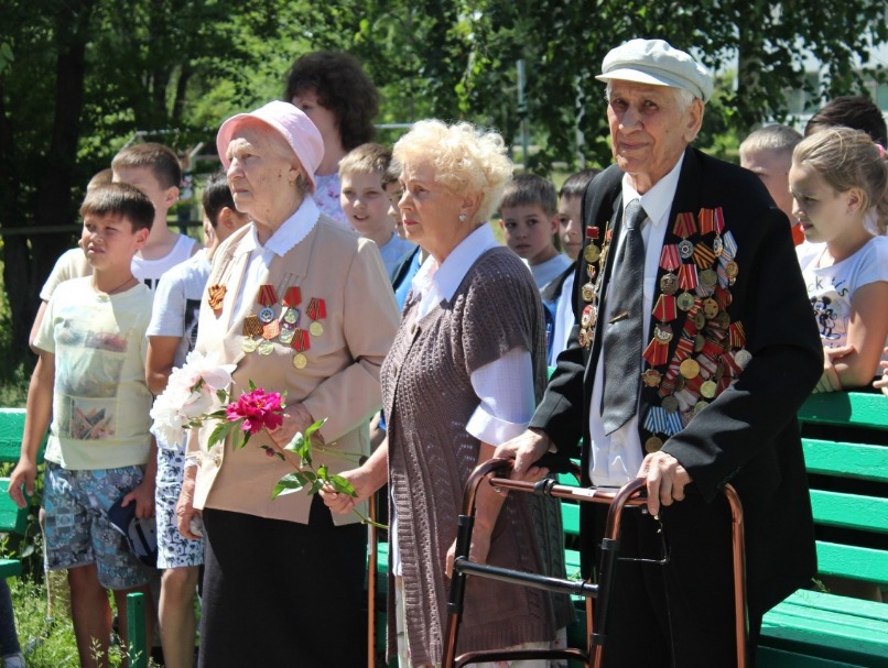 Ветеран Великой Отечественной войны Пётр Шмондин, вспоминая события далекого 1941-го, не сдерживал слез. В начале войны ему было всего 14 лет, а в 17 он уже ушёл воевать.