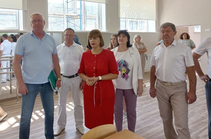 Выездное совещание комитета СГД по образованию было посвящено, в том числе, проверке качества ремонта четырёх тольяттинских школ.