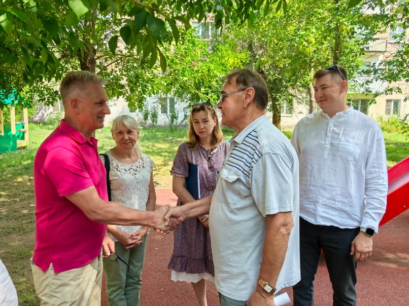 На округе депутата Айдына Камбарова детская площадка "Мечты сбываются" тоже в хорошем состоянии и востребована жителями. 