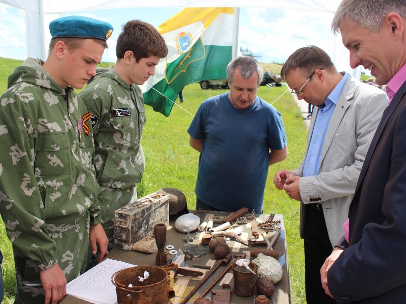Председатель Думы г.о. Тольятти в этот день также посетил исторический фестиваль «Россия. XX век» в Парковом комплексе имени К.Г. Сахарова.