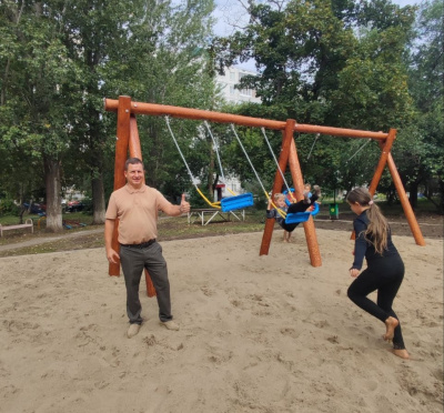 Горки и качели на радость детям