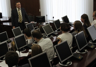 Развитие территории Тольятти целесообразно соотносить и с позицией рабочей молодежи