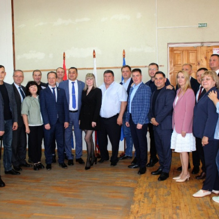 Депутаты получили удостоверения об избрании в городской парламент