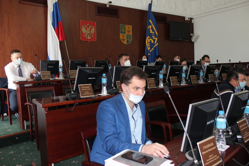 Депутатский корпус Думы г.о. Тольятти на встрече представляли 19 человек из 35.
