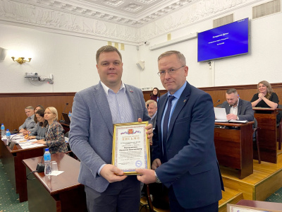 Депутатам Думы Тольятти вручены награды за поддержку жителей Курской области