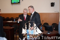 Председатель Думы г.о. Тольятти четырех созывов Александр Дроботов делится опытом с новым председателем - Алексеем Пахоменко