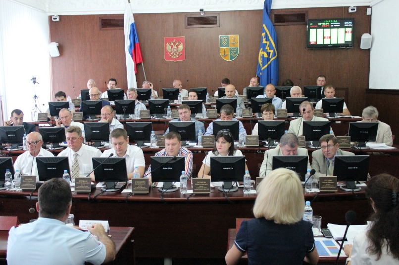Депутаты на заседании Думы 06 июля 2016 года
