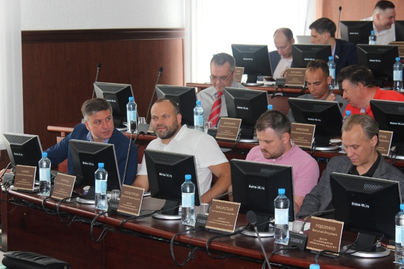 Слева-направо депутаты: Георгий Акоев, Павел Турков, Дмитрий Колотурин и Григорий Басистый.