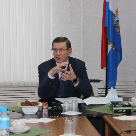 Николай Остудин  дал пояснения по поводу внесения  изменений в Устав