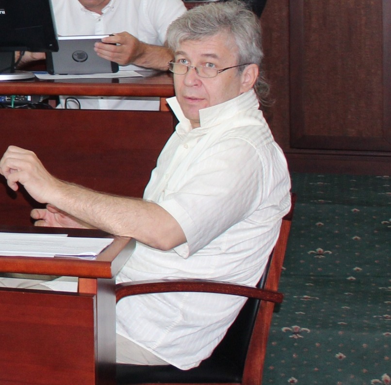 	Борислав Гринблат - председатель комиссии по муниципальному имуществу, градостроительству и землепользованию