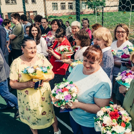Депутаты поздравили учителей и выпускников г.о. Тольятти с началом летних каникул