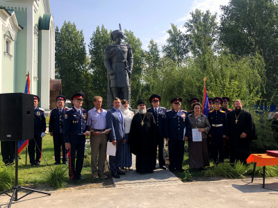 С участием Дома дружбы народов и казаков в Тольятти открыт памятник подполковнику Диомидию