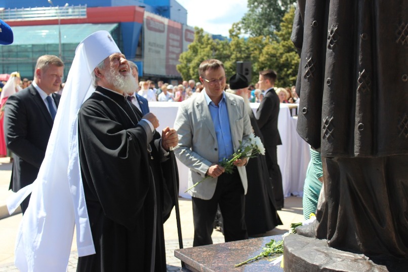 Праздничную литургию по случаю открытия храма провёл Митрополит Самарский и Тольяттинский Сергий.