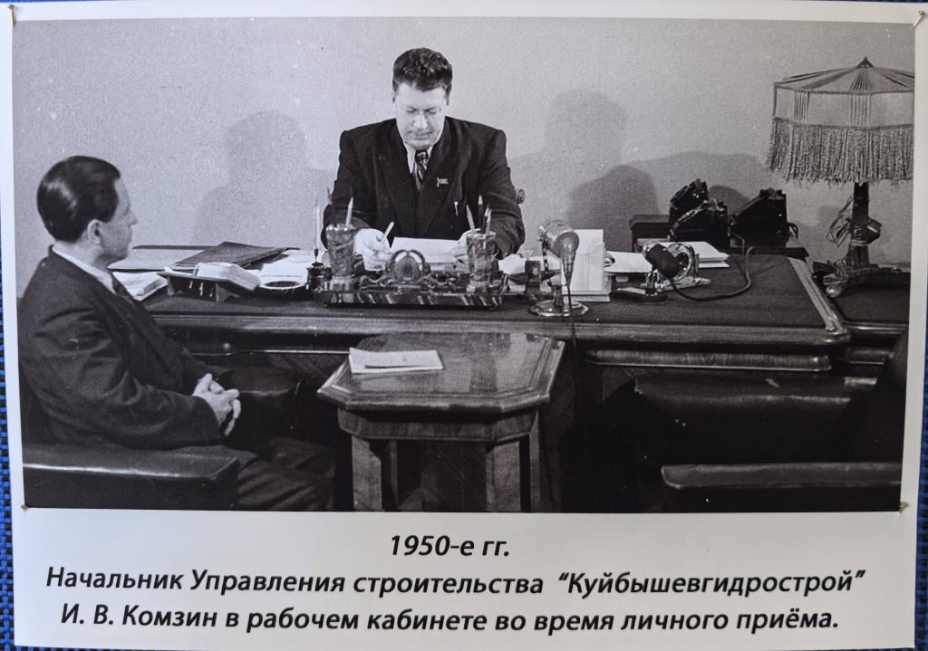 в рабочем кабинете.jpg